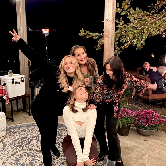 Meet your Posher, Ellie - Picture 2 of 3